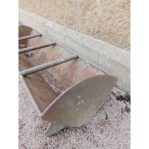 397 - Cast iron feeding trough {H 28cm x W 142cm x D 30cm }. (NOT AVAILABLE TO VIEW IN PERSON)