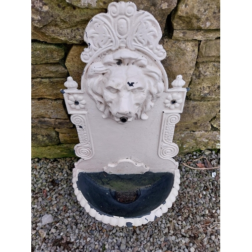 418 - Good quality cast iron wall mounted water feature decorated with Lions mask {80 cm H x 41 cm W x 22 ... 