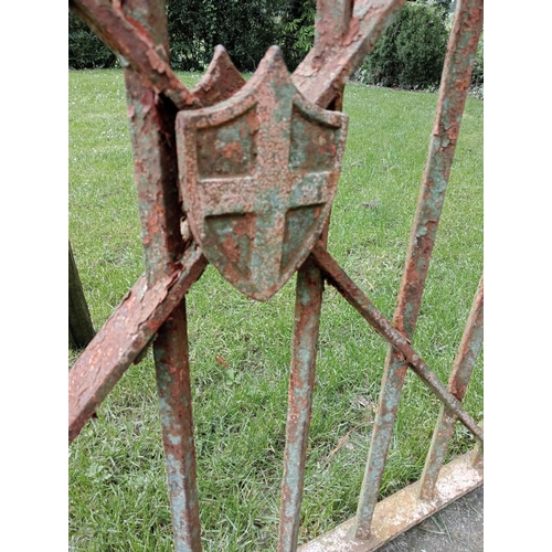 829 - Blacksmith wrought iron railings with central crest {H 102cm x W 856cm x D 10cm}. (NOT AVAILABLE TO ... 