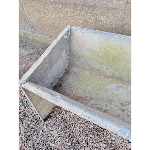 895 - Galvanised trough feeder {H 20cm x W 276cm x D 6cm}. (NOT AVAILABLE TO VIEW IN PERSON)