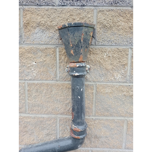 899 - Small cast iron hopper {H 20cm x W 23cm x D 16cm }. (NOT AVAILABLE TO VIEW IN PERSON)