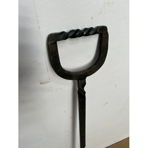 1001 - Wrought iron fork {H 119cm x W23cm x D 1cm}. (NOT AVAILABLE TO VIEW IN PERSON)