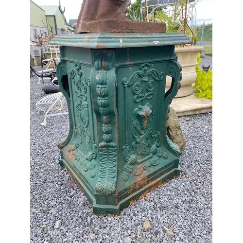 546 - Good quality decorative cast iron pedestal in the Victorian style {100 cm H x 80 cm W x 80 cm D}.