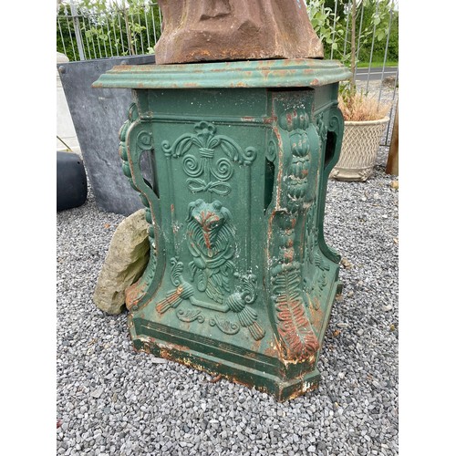 546 - Good quality decorative cast iron pedestal in the Victorian style {100 cm H x 80 cm W x 80 cm D}.