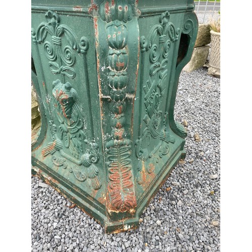 546 - Good quality decorative cast iron pedestal in the Victorian style {100 cm H x 80 cm W x 80 cm D}.