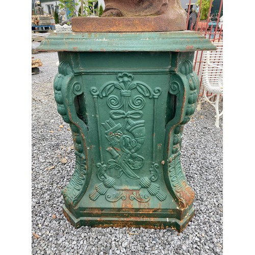 546 - Good quality decorative cast iron pedestal in the Victorian style {100 cm H x 80 cm W x 80 cm D}.