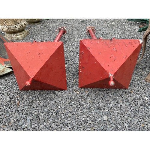 910B - Pair of 1950s cast aluminium wall lamps {153 cm H x 41 cm W x 41 cm D}.