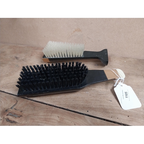 1105 - Set of cased Guinness Bar Mates clothes brushes in original box. { 6 cm H x 21 cm W x 12 cm D}. PART... 