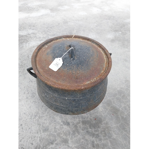 1113 - Metal pot with lid. {30 cm H x 28 cm Dia.}.