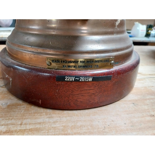 372 - Copper Hot Irish Whiskey  dispenser. {44 cm H x 23 cm Dia.}