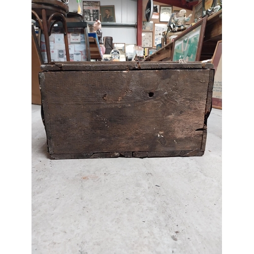 529 - Robinson and Payne Wine Merchant London wooden advertising crate. {25 cm H x 52 cm W x 45 cm D}.