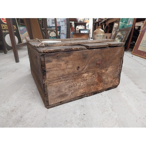 529 - Robinson and Payne Wine Merchant London wooden advertising crate. {25 cm H x 52 cm W x 45 cm D}.