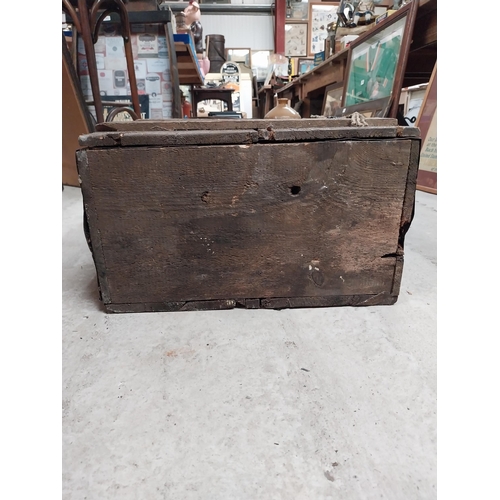 529 - Robinson and Payne Wine Merchant London wooden advertising crate. {25 cm H x 52 cm W x 45 cm D}.