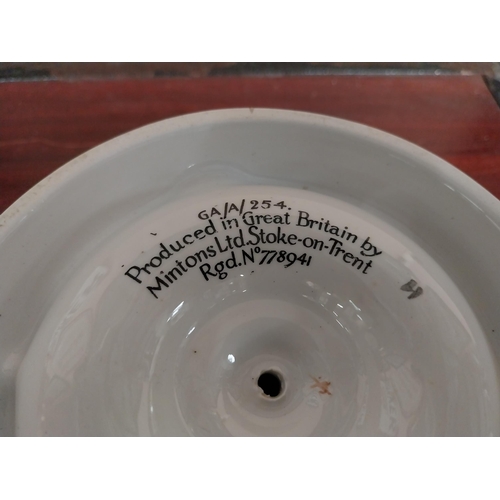 986 - Guinness is Good For You ceramic ashtray and match strike by Minton {10 cm H x 14 cm Dia.}. PART OF ... 