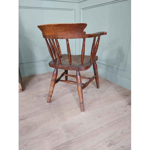 122 - Early 20th C. ash and elm smokers bow {82 cm H x 44 cm W x 56 cm D}.