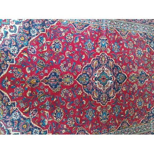 123 - Good quality decorative Persian carpet square {310 cm L x 223 cm W}.