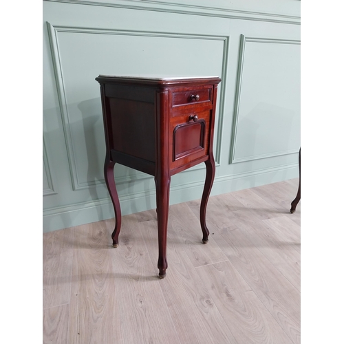 22 - Pair of good quality 19th C. French mahogany bedside lockers with inset marble tops raised on cabrio... 