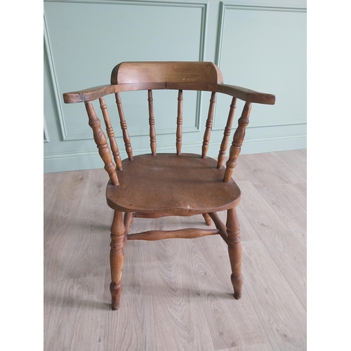 318 - Early 20th C. ash and elm smokers bow {80 cm H x 58 cm W x 56 cm D}.