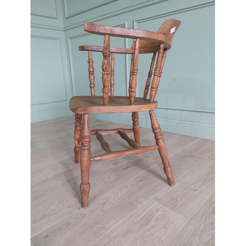 318 - Early 20th C. ash and elm smokers bow {80 cm H x 58 cm W x 56 cm D}.