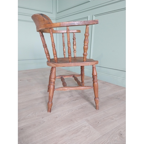 318 - Early 20th C. ash and elm smokers bow {80 cm H x 58 cm W x 56 cm D}.