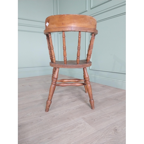 318 - Early 20th C. ash and elm smokers bow {80 cm H x 58 cm W x 56 cm D}.