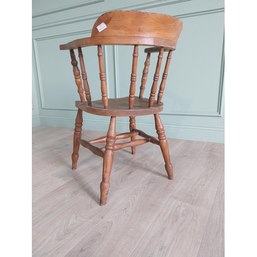 318 - Early 20th C. ash and elm smokers bow {80 cm H x 58 cm W x 56 cm D}.