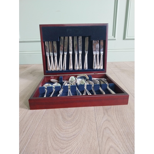 333 - Good quality canteen of Newbridge silver plated cutlery {9 cm H x 39 cm W x 29 cm D}.