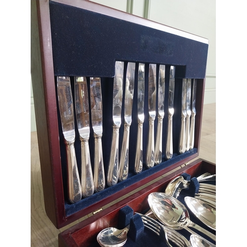 333 - Good quality canteen of Newbridge silver plated cutlery {9 cm H x 39 cm W x 29 cm D}.