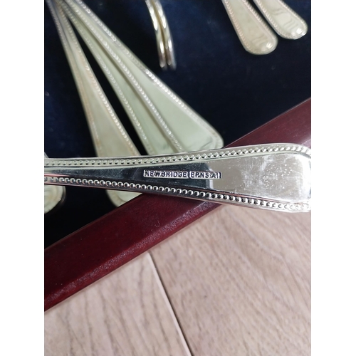 333 - Good quality canteen of Newbridge silver plated cutlery {9 cm H x 39 cm W x 29 cm D}.