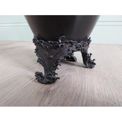 41 - Good quality Oriental bronze vase {26 cm H x 20 cm Dia.}.