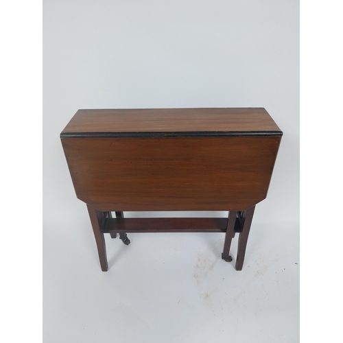 455 - Edwardian mahogany drop leaf Sunderland table raised on square tapered legs and castors {62 cm H x 6... 