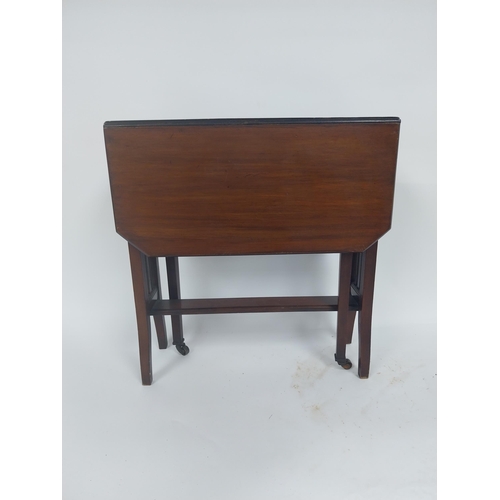 455 - Edwardian mahogany drop leaf Sunderland table raised on square tapered legs and castors {62 cm H x 6... 