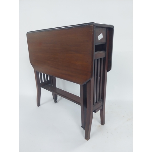 455 - Edwardian mahogany drop leaf Sunderland table raised on square tapered legs and castors {62 cm H x 6... 