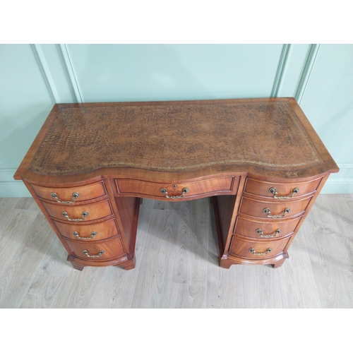 479 - Good quality mahogany knee hole desk with eight short drawers and one long drawer in frieze raised o... 