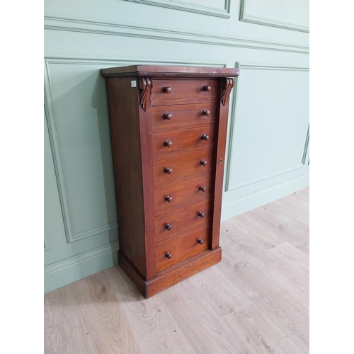 517 - Good quality 19th C. Wellington chest of drawers with seven graduated drawers {104 cm H x 50 cm W x ... 