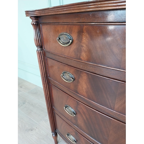 77 - Good quality mahogany bachelors chest of drawers with four graduated chest of drawers in the Regency... 