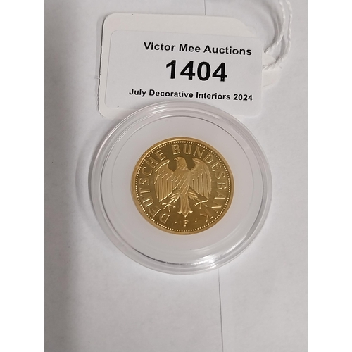 1404 - 1 Deutsche Mark  German Gold Coin. 2001 Mint mark F, in the original protective plastic capsule. - N... 