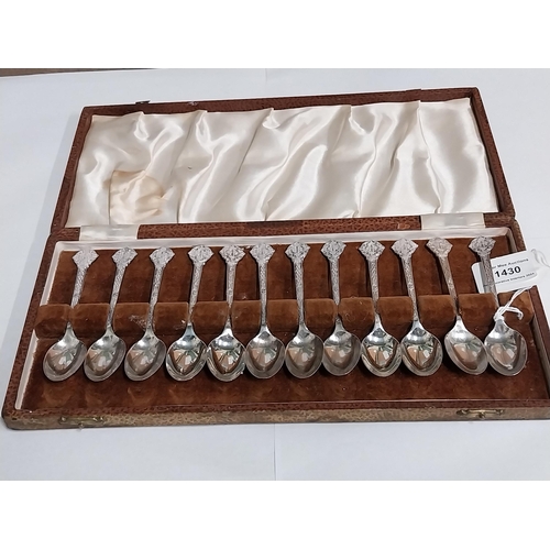 1430 - Set of twelve English silver tea spoons, decorated with a Celtic design, in presentation case. Hallm... 