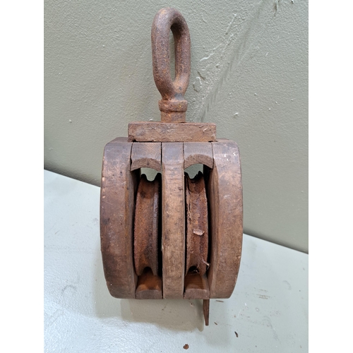 1355 - Wooden ships pulley plain {H 44cm x W 17cm x D 18cm } - NOT AVAILABLE TO VIEW IN PERSON