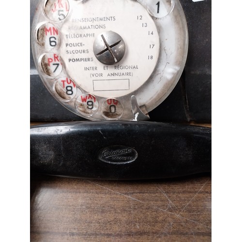 1290 - Bakelite telephone. {15 cm H x 30 cm W x 15 cm D}.