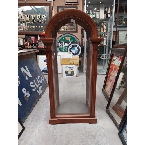 1363 - Early 20th C. oak dome top display cabinet. {106 cm H x 52 cm W x 38 cm D}.