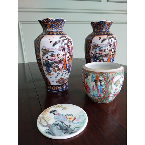 684 - Two Oriental ceramic vases, ginger jar and two wall plaques {21 cm H x 12 cm Dia., 9 cm H x 10 cm Di... 