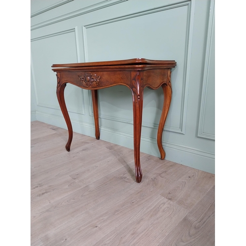 1058 - Good quality 19th C. French walnut turn over leaf card table raised on cabriole legs {73 cm H x 83 c... 