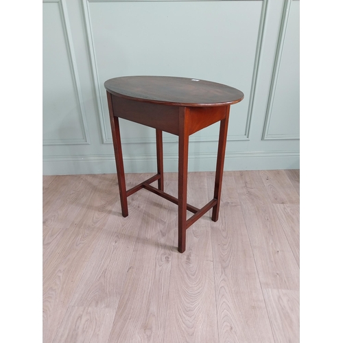 1072 - Good quality Georgian mahogany oval lamp table with single drawer in the frieze raised on square leg... 