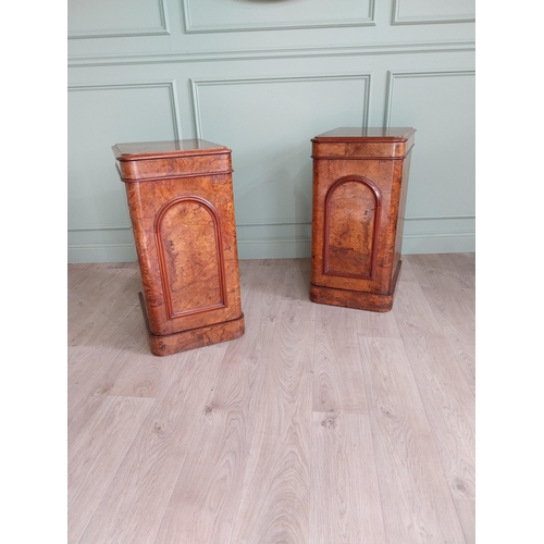 1093 - Pair of good quality 19th C. burl walnut bedside cabinets with fitted interior raised on platform ba... 