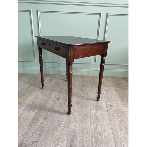 1095 - Georgian mahogany side table with single drawer in the frieze raised on turned legs and brass castor... 