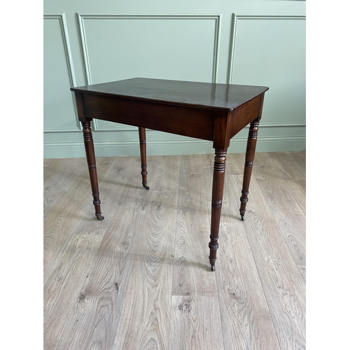 1095 - Georgian mahogany side table with single drawer in the frieze raised on turned legs and brass castor... 