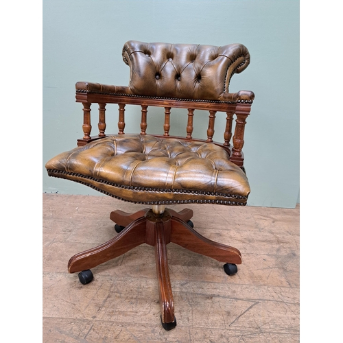 1098 - Deep buttoned leather captains swivel chair  {H 88cm x W 62cm }. - NOT AVAILABLE TO VIEW IN PERSON