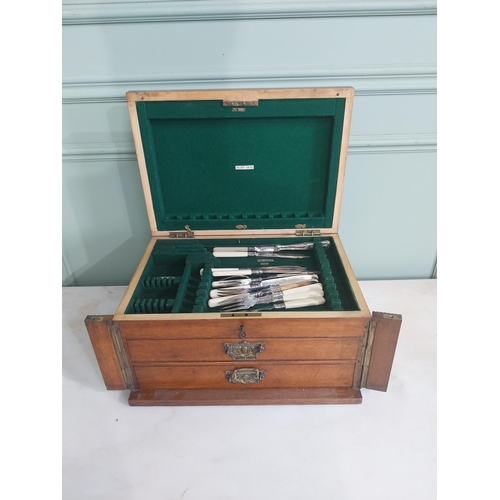 1232 - Edwardian oak cased canteen of cutlery {22 cm H x 40 cm W x 29  cm D}.