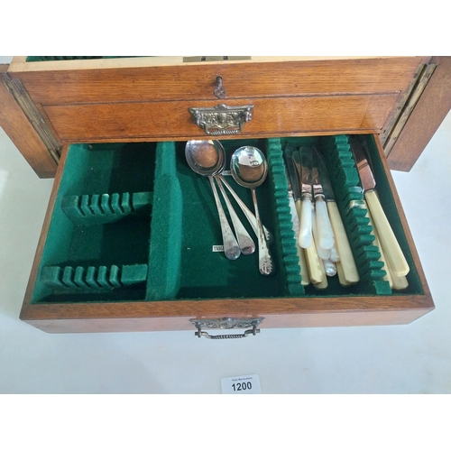 1232 - Edwardian oak cased canteen of cutlery {22 cm H x 40 cm W x 29  cm D}.